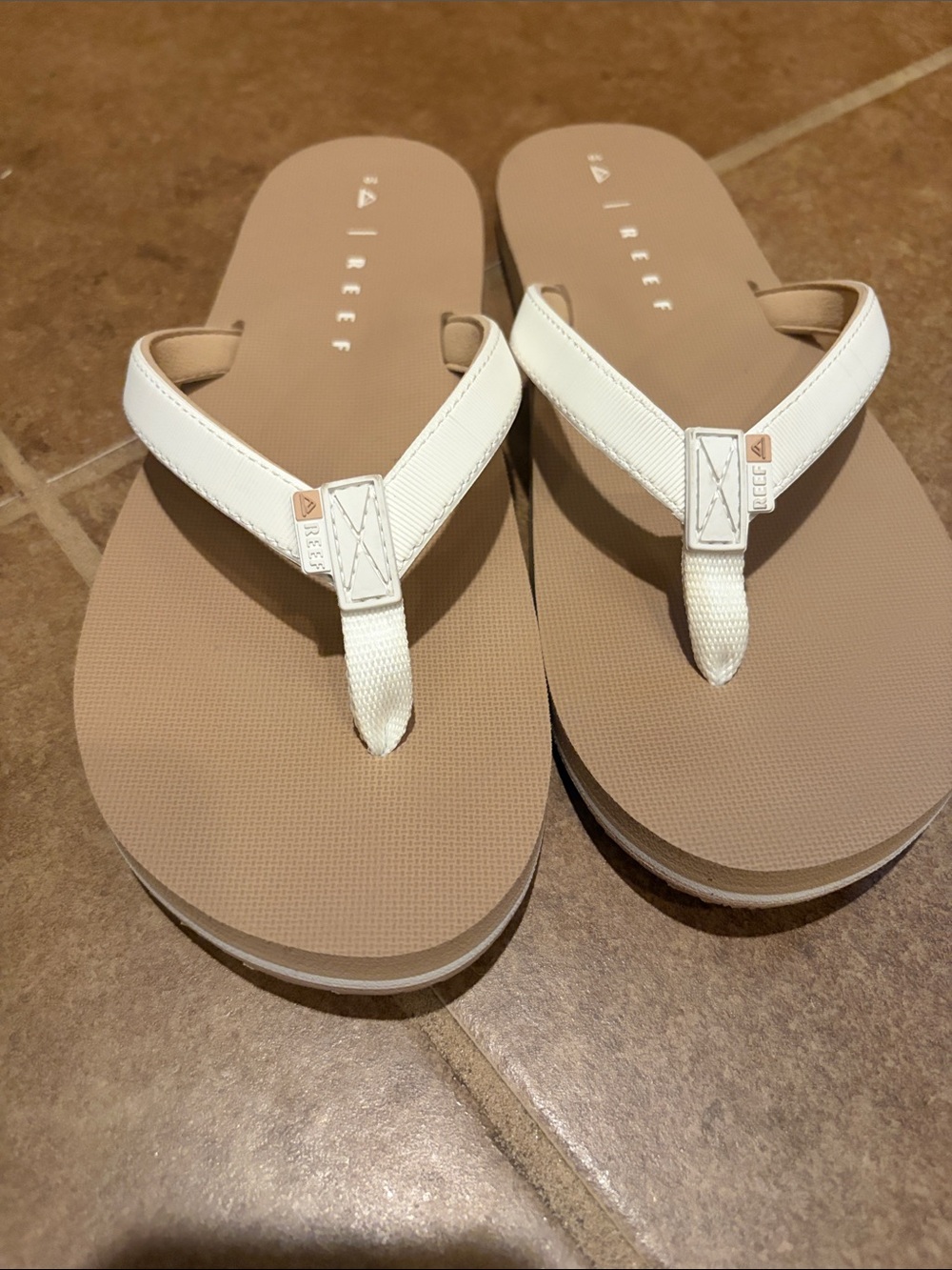 Reef Women's White Strap Tan Footbed Sandals - Picture 3 of 3